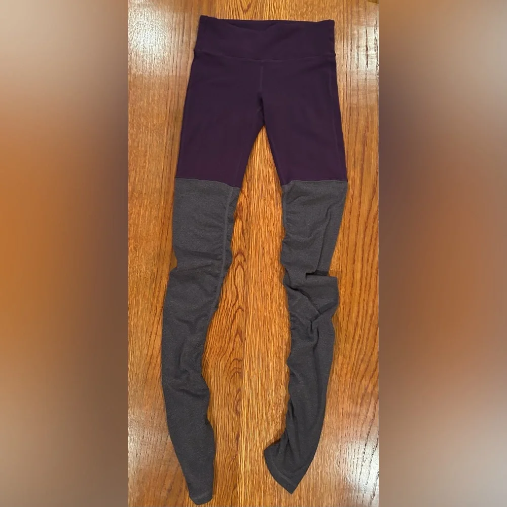 Alo Yoga Goddess Leggings – Purple/Charcoal – Fits Like Small